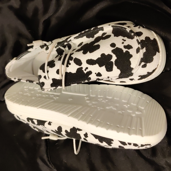 COW 🐄 print slip ons - Picture 3 of 3
